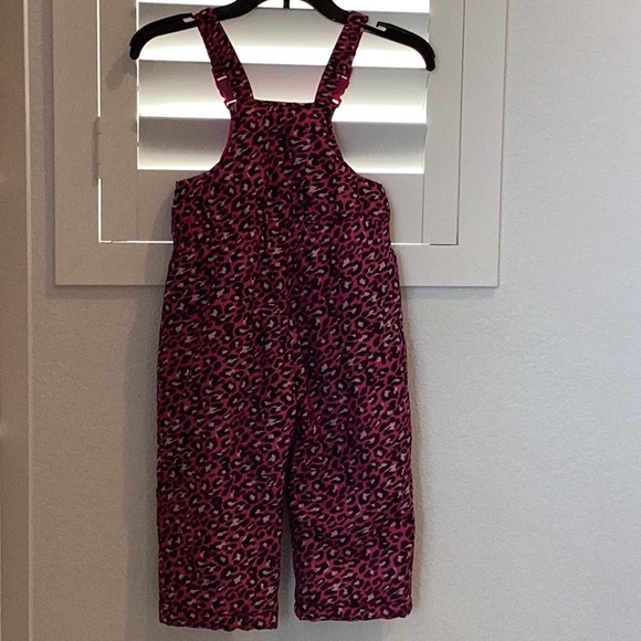 Faded Glory Girls' Pink Bibs Overalls, Size 3T, great condition.❄️🎿❄️⛷️❄️🏂 - Picture 4 of 5